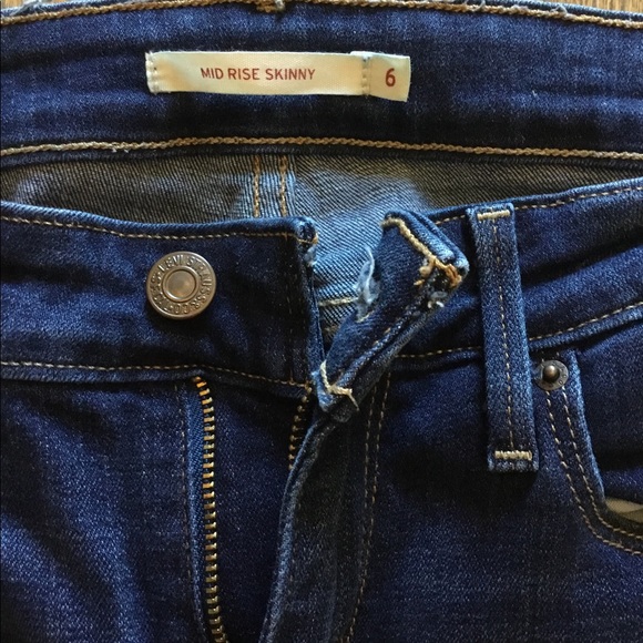 Levi’s Midrise - Picture 3 of 3